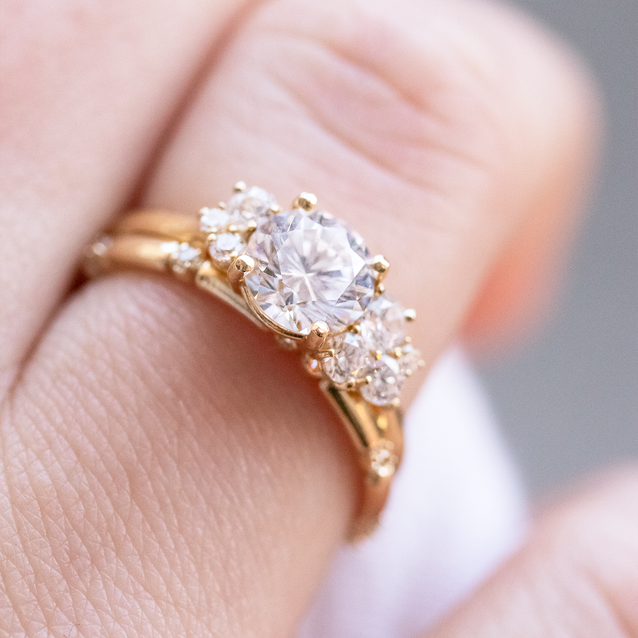 1.0CT Round Cluster Moissanite Diamond Solitaire Engagement Ring In Solid Gold