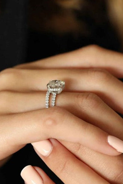Round Brilliant Moissanite Ring