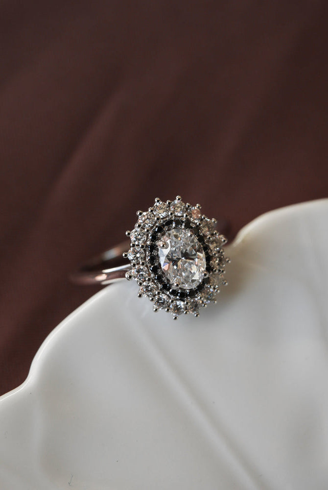 Elegant Oval Halo Engagement Ring