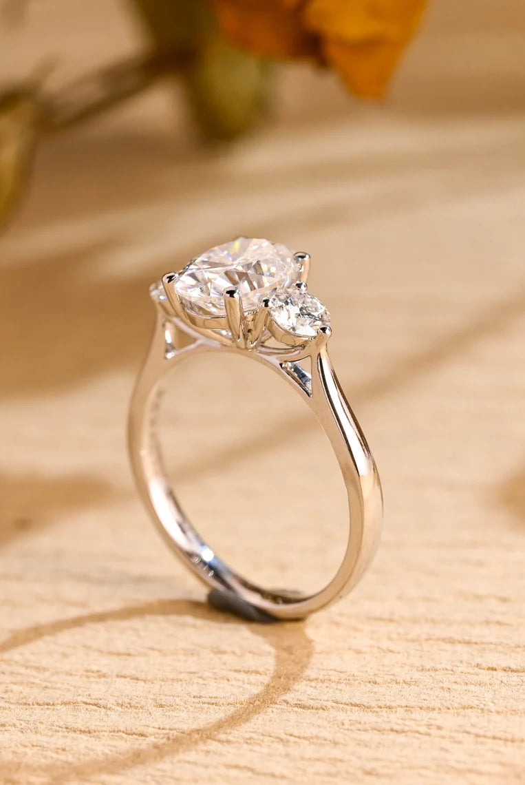 Oval Cut Engagement Ring