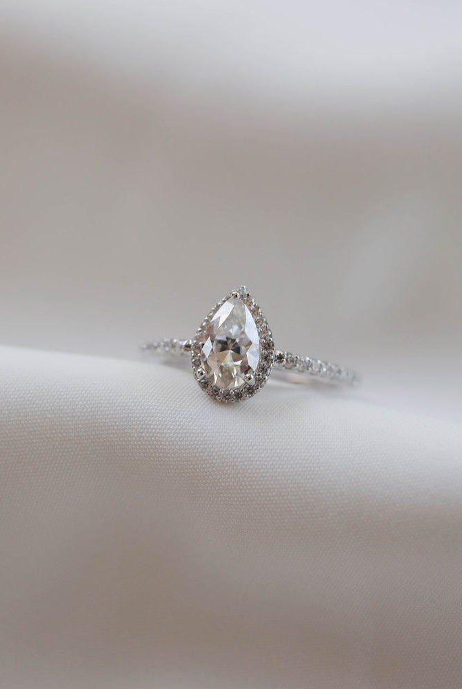 Luxury Pear Engagement Ring1