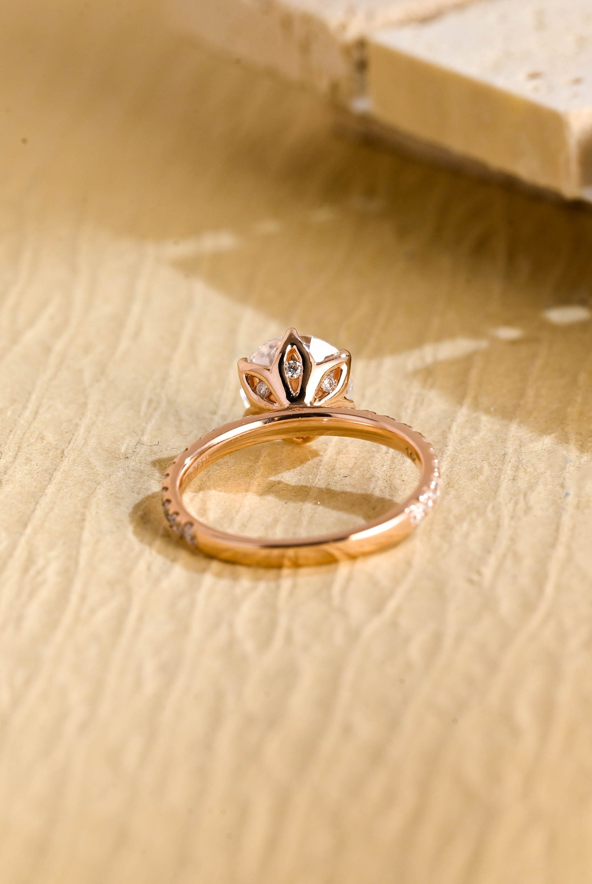 Round Cut Moissanite Engagement Ring