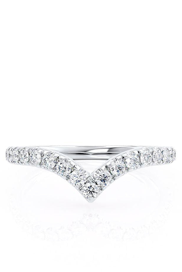 round-shaped-moissanite-curved-style-wedding-band