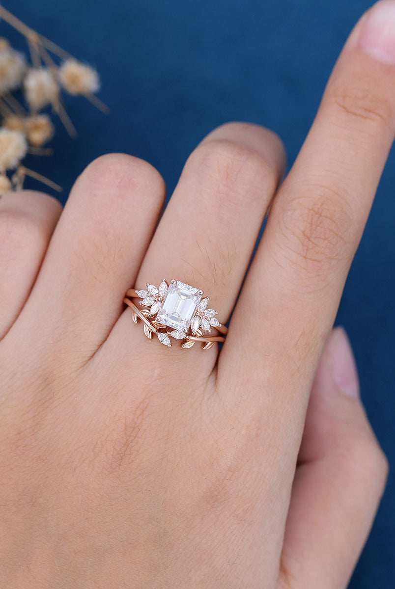emerald-shaped-moissanite-cluster-bridal-set-1