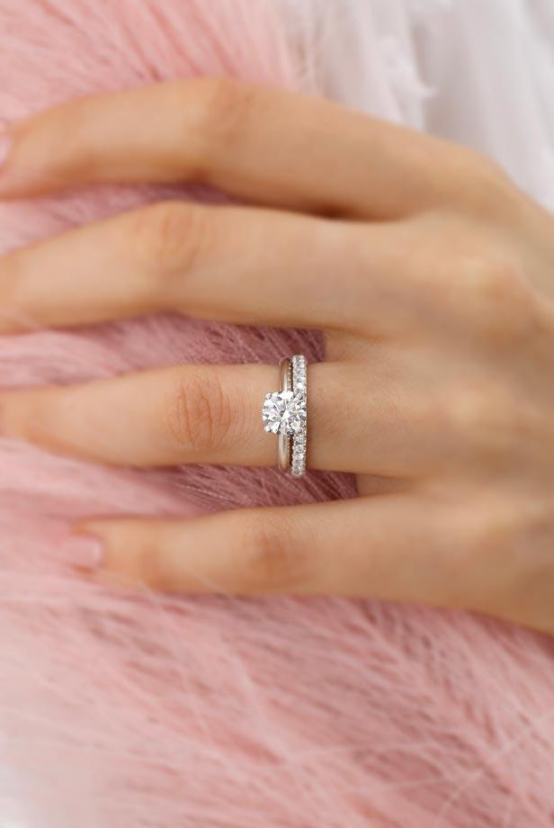 round-shaped-moissanite-full-eternity-wedding-band
