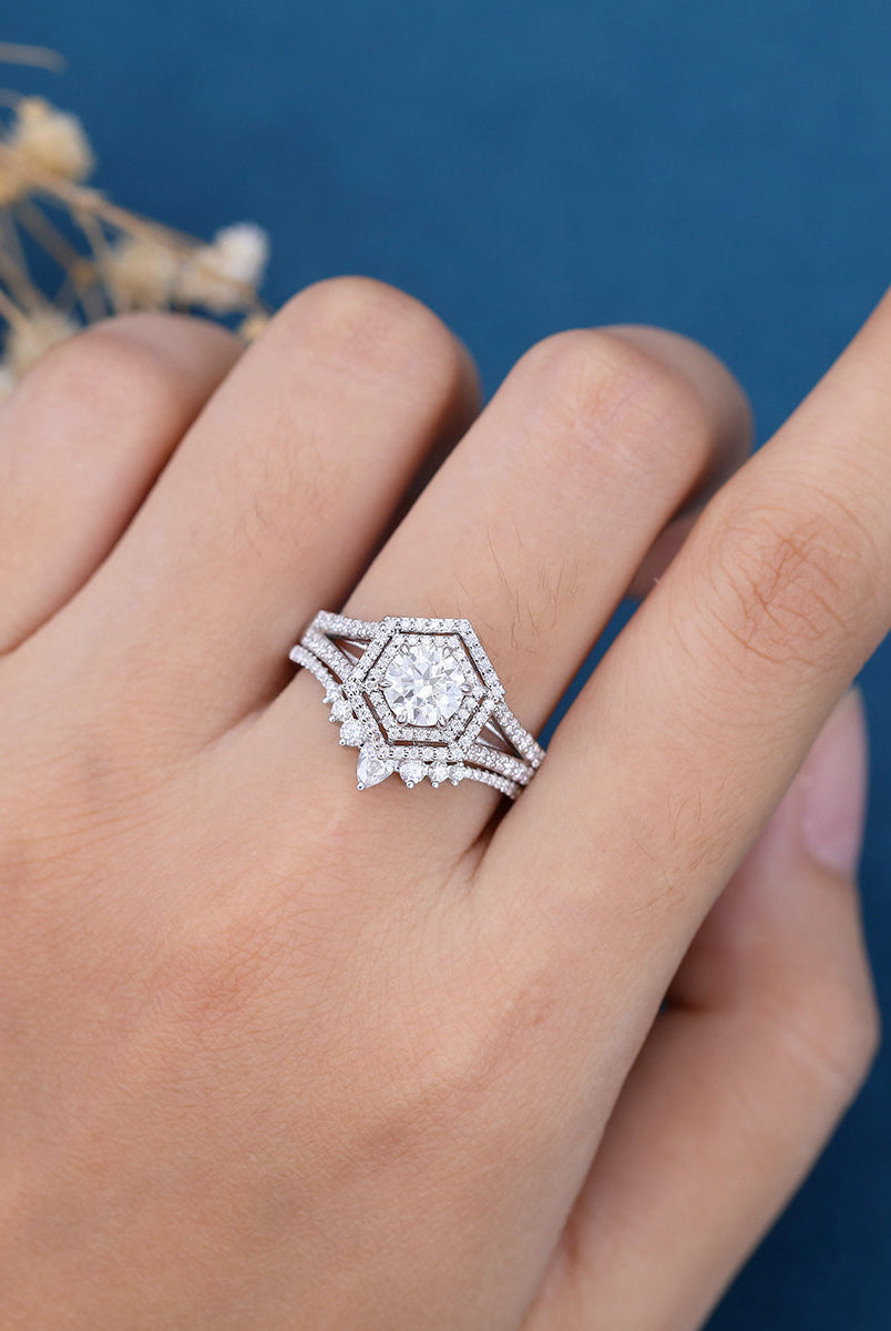 0-68-ct-round-shaped-moissanite-double-halo-bridal-set
