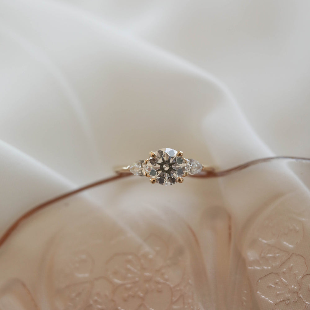 1.05CT Three Stone Round Moissanite Diamond Solitaire Engagement Ring