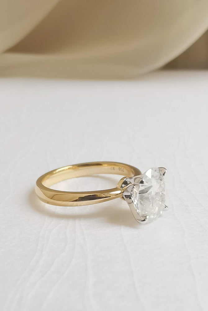 2-0-ct-oval-shaped-moissanite-solitaire-engagement-ring-2
