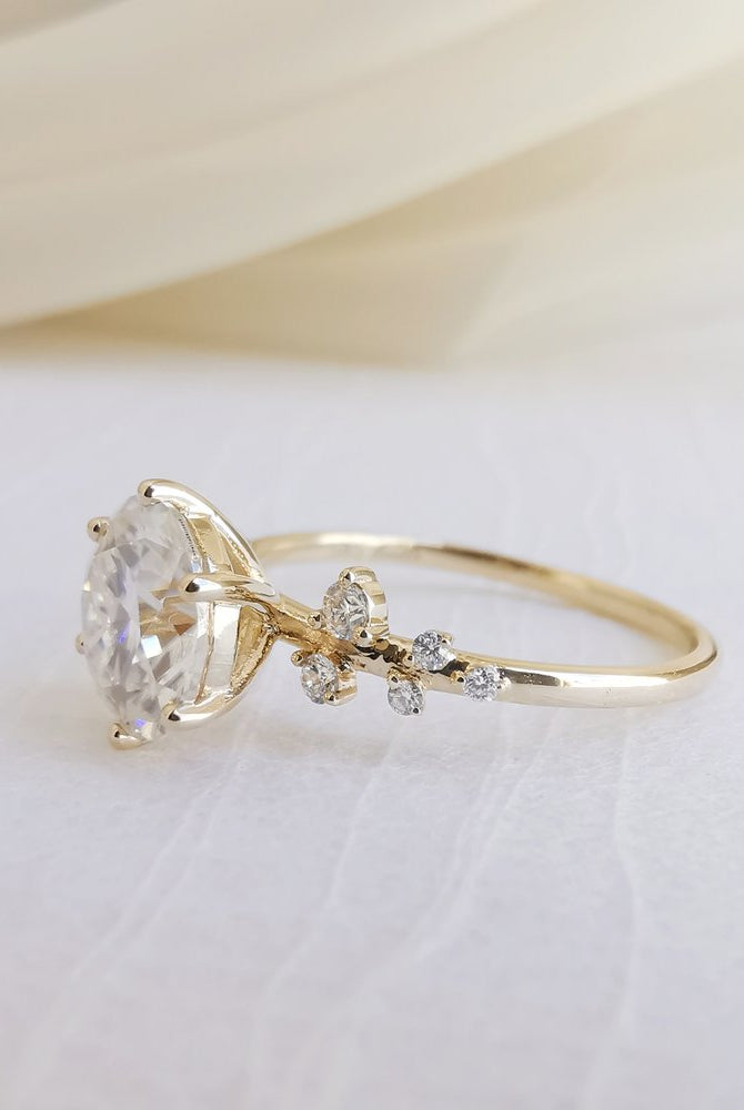 2-0-ct-round-shaped-moissanite-pave-setting-engagement-ring