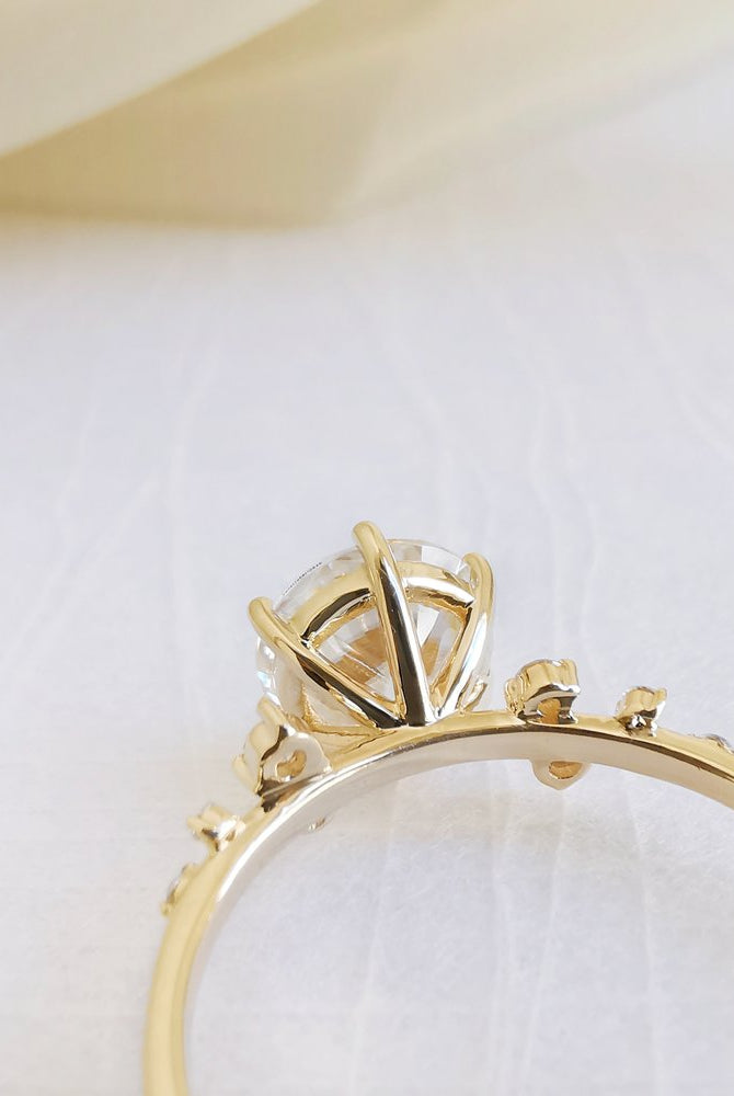 2-0-ct-round-shaped-moissanite-pave-setting-engagement-ring