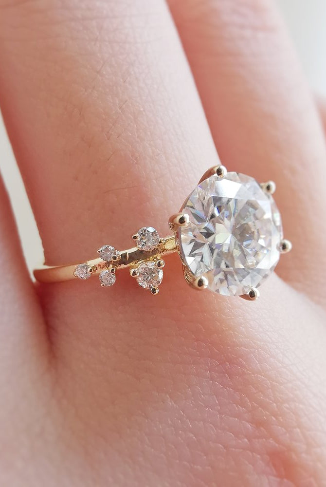 2-0-ct-round-shaped-moissanite-pave-setting-engagement-ring