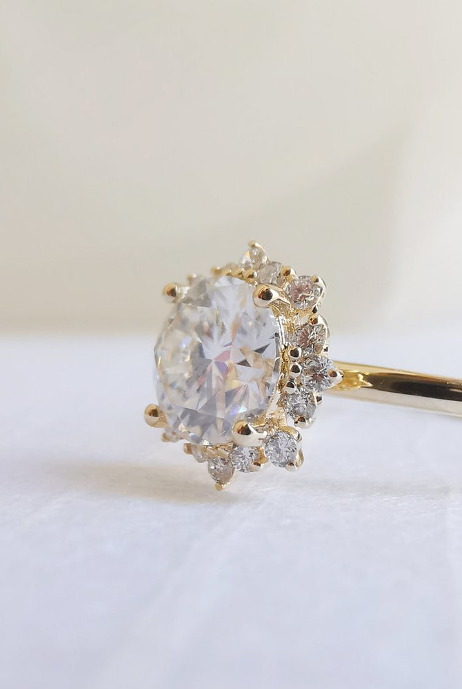 0-80-ct-round-shaped-cluster-halo-engagement-ring