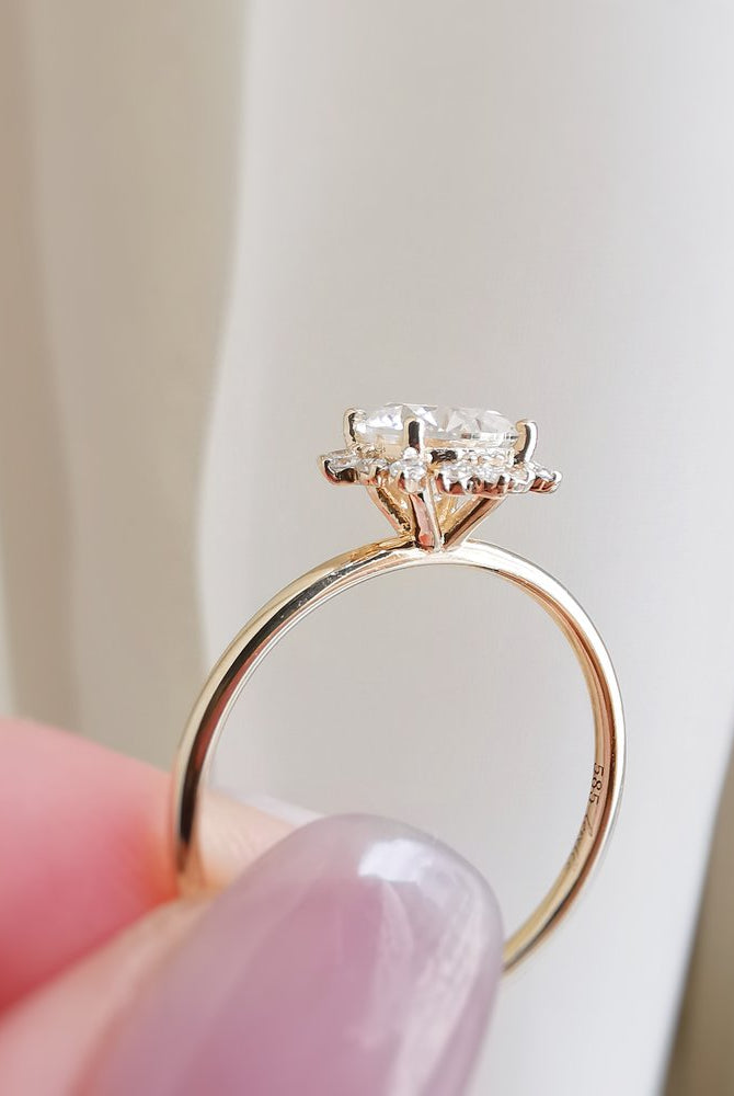 0-80-ct-round-shaped-cluster-halo-engagement-ring
