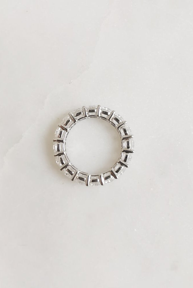 round-shaped-moissanite-full-eternity-wedding-band