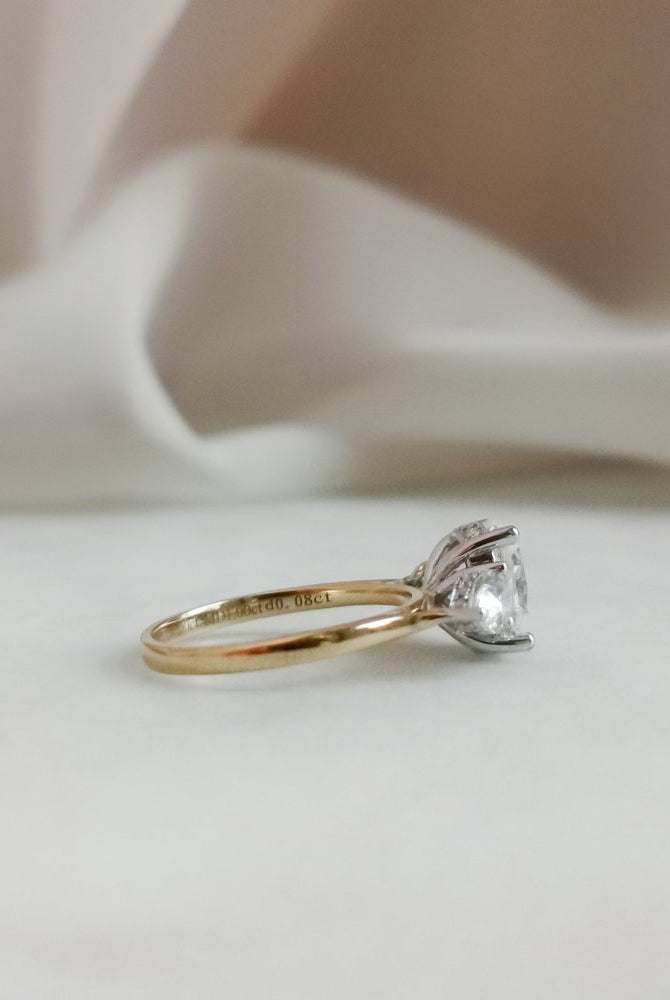 2-0-ct-oval-shaped-moissanite-three-stone-engagement-ring