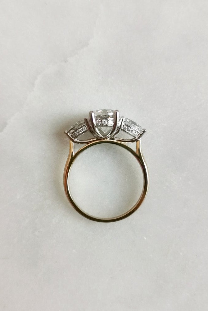 2-0-ct-oval-shaped-moissanite-three-stone-engagement-ring