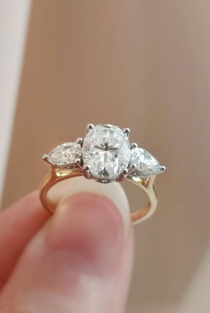 2-0-ct-oval-shaped-moissanite-three-stone-engagement-ring