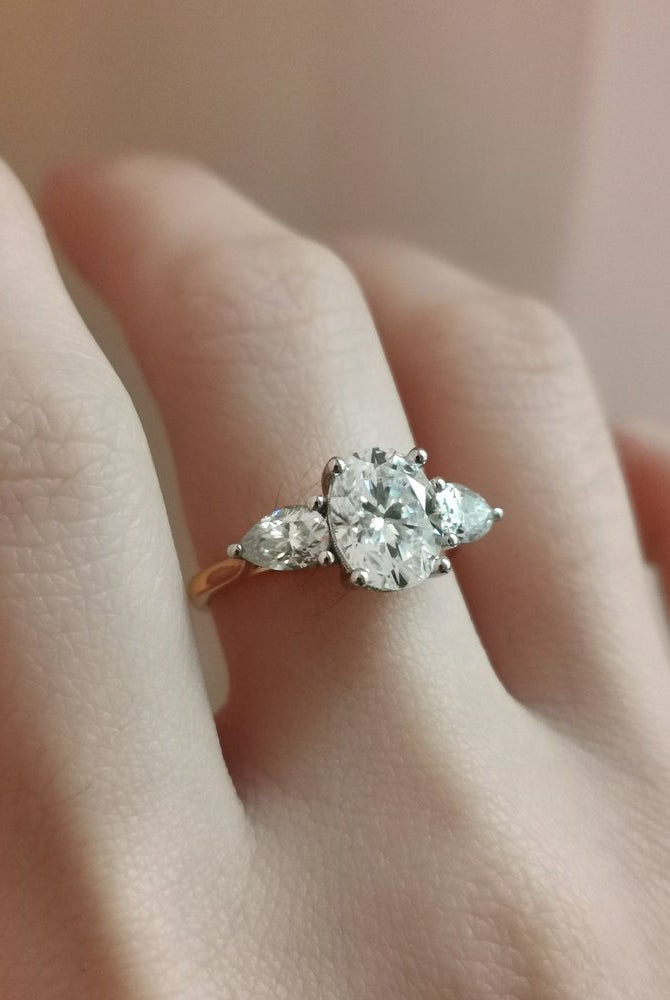 2-0-ct-oval-shaped-moissanite-three-stone-engagement-ring