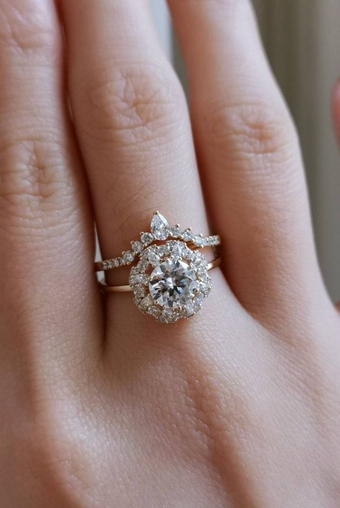 1-0-ct-round-shaped-moissanite-halo-engagement-ring-9