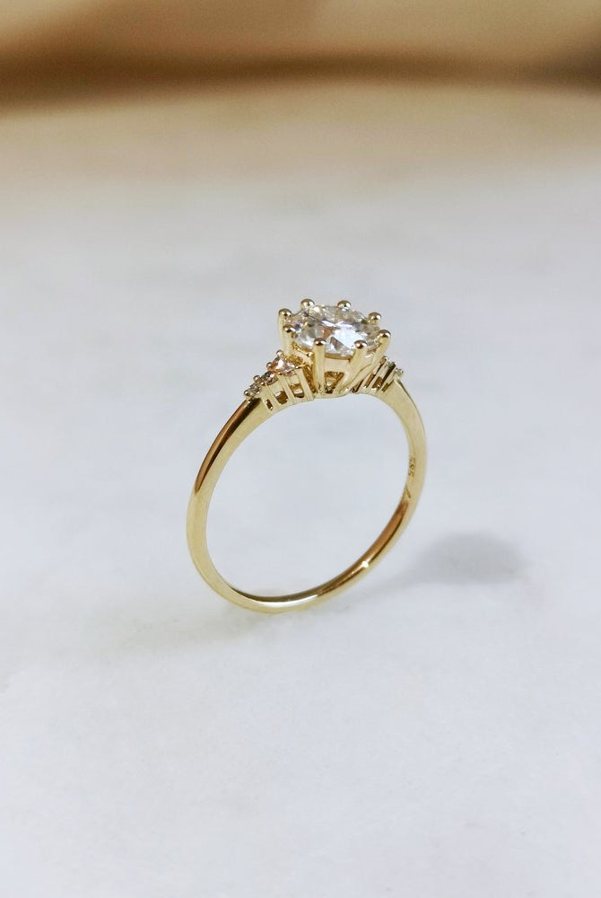 1-0-ct-round-shaped-moissanite-cluster-engagement-ring