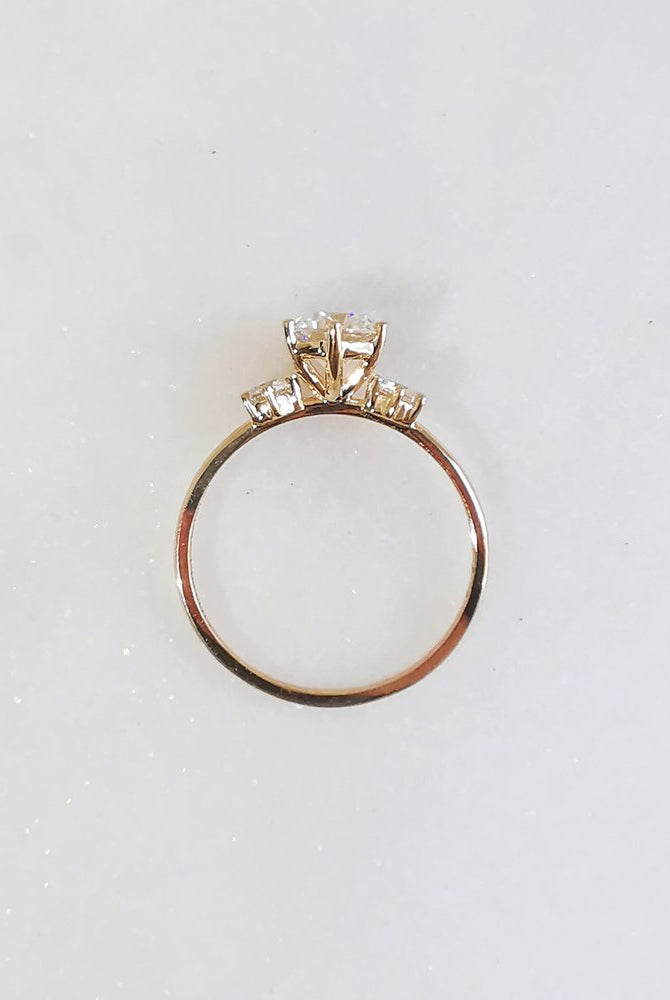 0-80-ct-round-shaped-moissanite-3-stones-engagement-ring