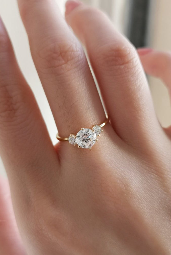 0-80-ct-round-shaped-moissanite-3-stones-engagement-ring