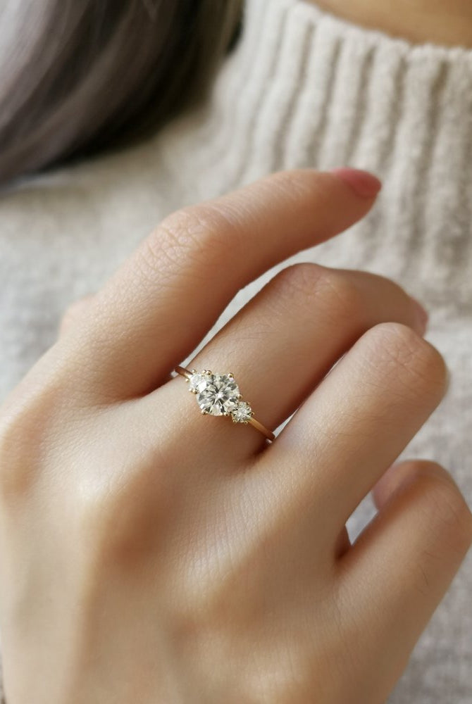0-80-ct-round-shaped-moissanite-3-stones-engagement-ring