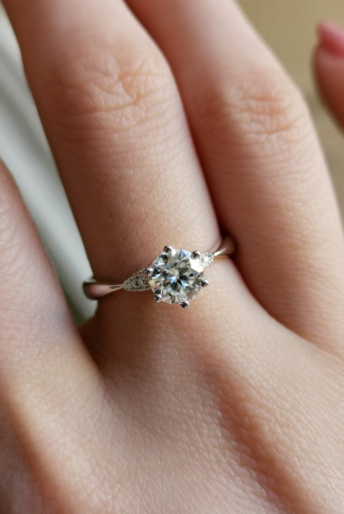 0-80-ct-round-shaped-moissanite-solitaire-engagement-ring