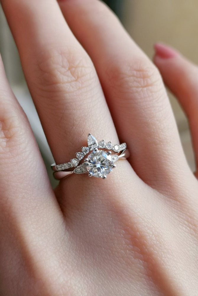 0-80-ct-round-shaped-moissanite-solitaire-engagement-ring