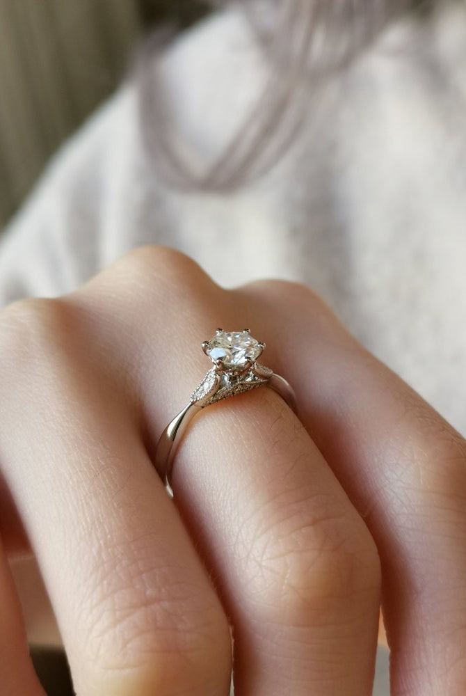 0-80-ct-round-shaped-moissanite-solitaire-engagement-ring