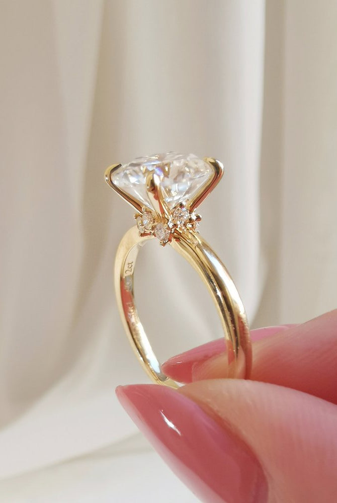 2-50-ct-round-shaped-moissanite-solitaire-engagement-ring-4