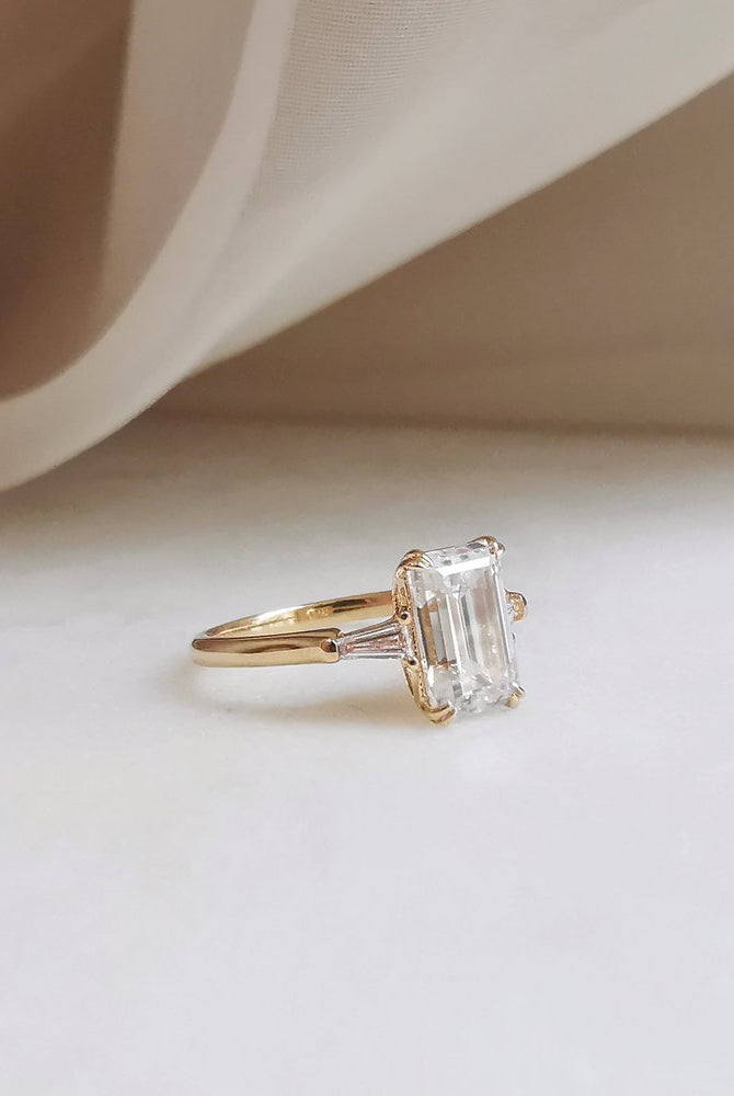 1-70-ct-emerald-shaped-moissanite-3-stones-engagement-ring