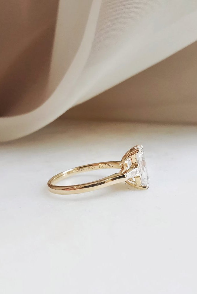 1-70-ct-emerald-shaped-moissanite-3-stones-engagement-ring