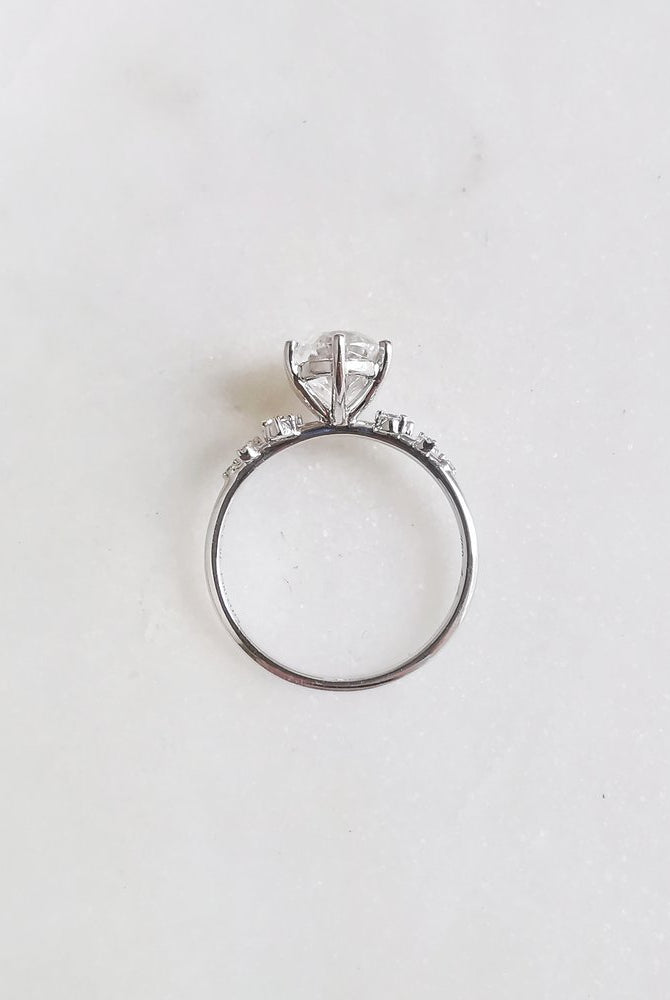 2-0-ct-round-shaped-moissanite-pave-setting-engagement-ring