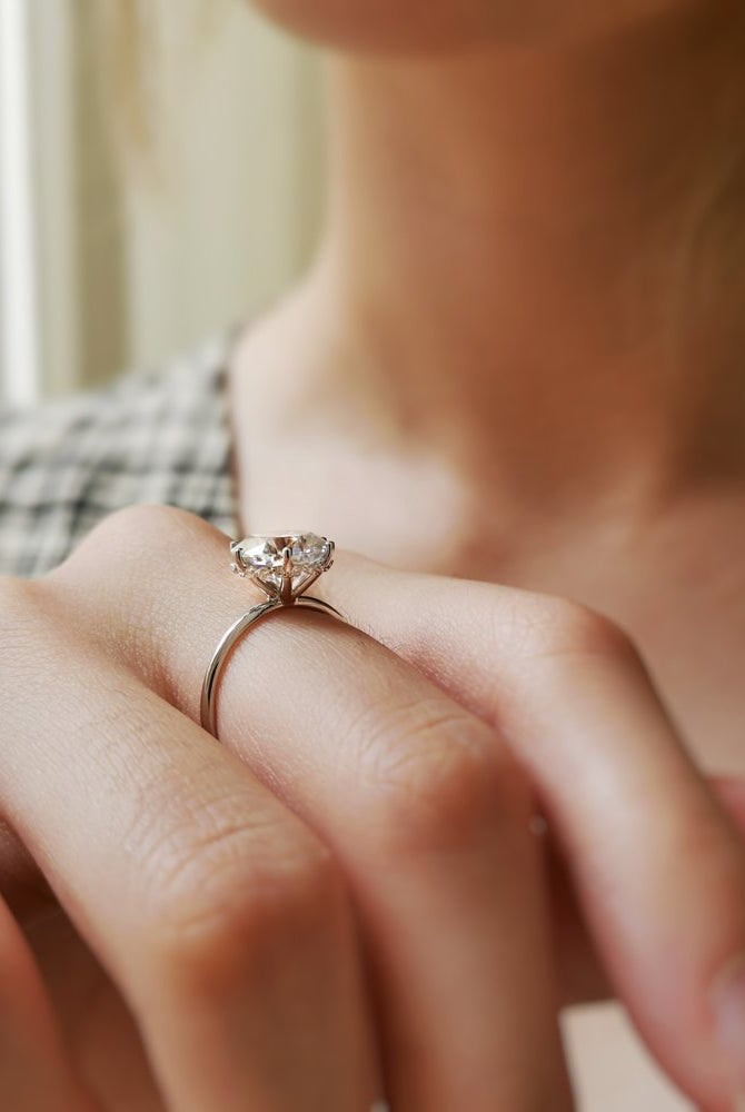 3-0-ct-round-shaped-moissanoite-hidden-halo-engagement-ring