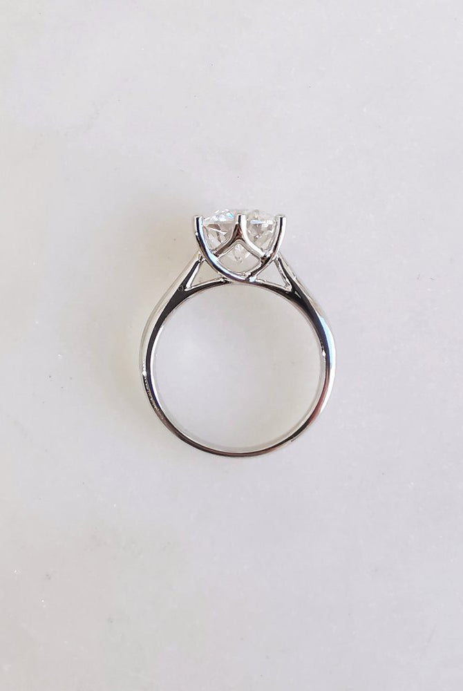 2-50-ct-round-shaped-moissanite-solitaire-engagement-ring