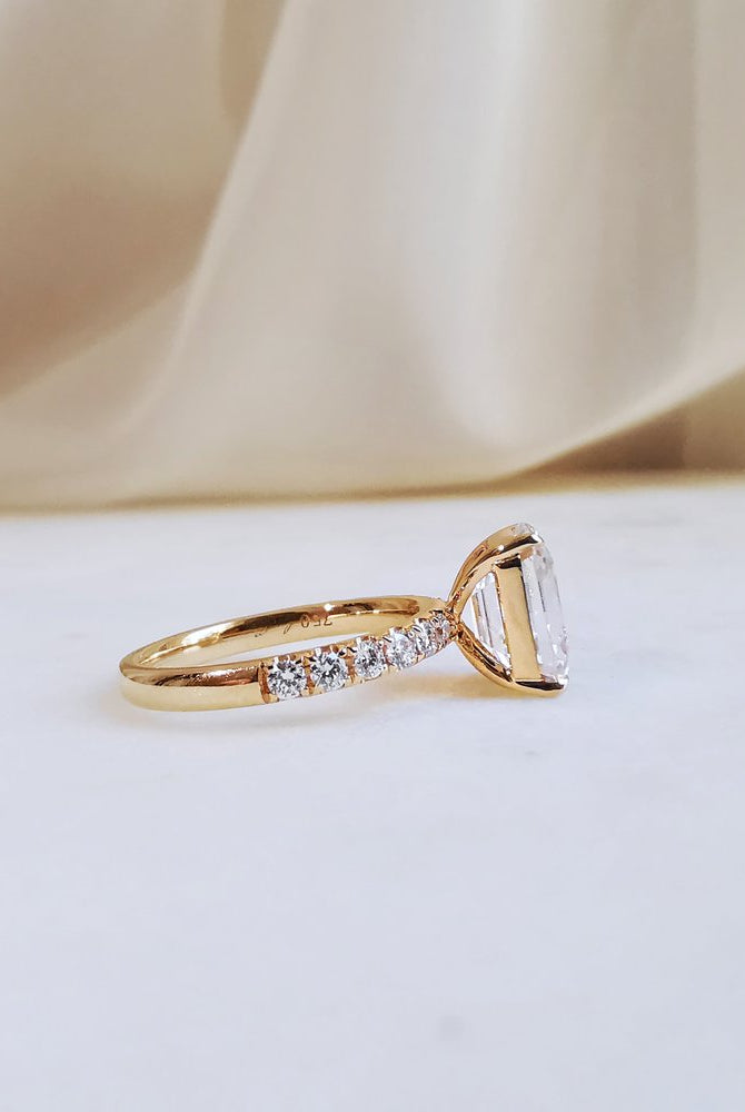 3-0-ct-emerald-shaped-moissanite-pave-setting-engagement-ring