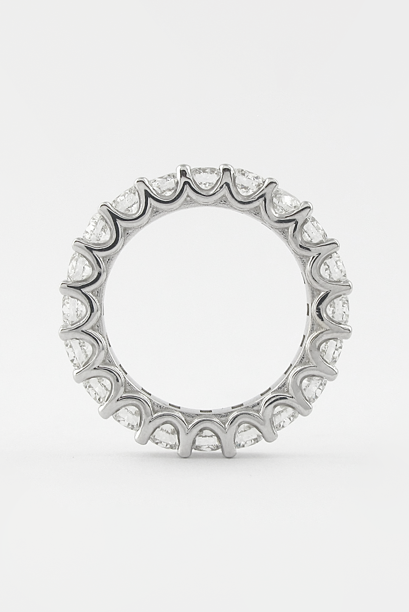 2-2-ct-round-cut-shared-prongs-setting-moissanite-wedding-band
