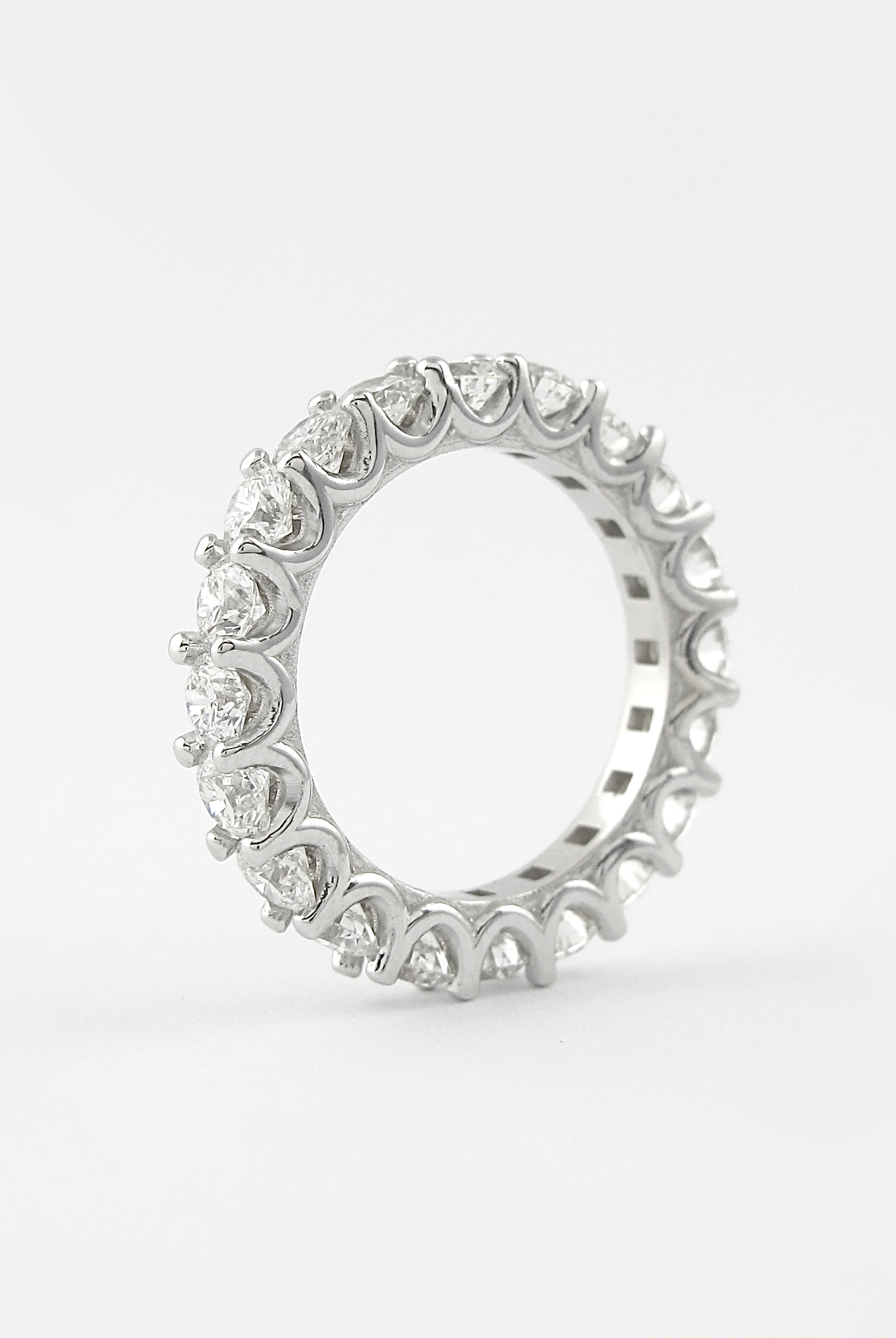 2-2-ct-round-cut-shared-prongs-setting-moissanite-wedding-band