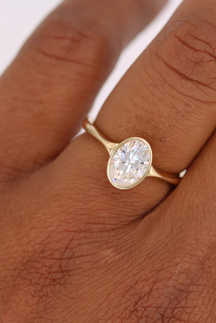 Moissanite wedding jewelry for modern chic wedding