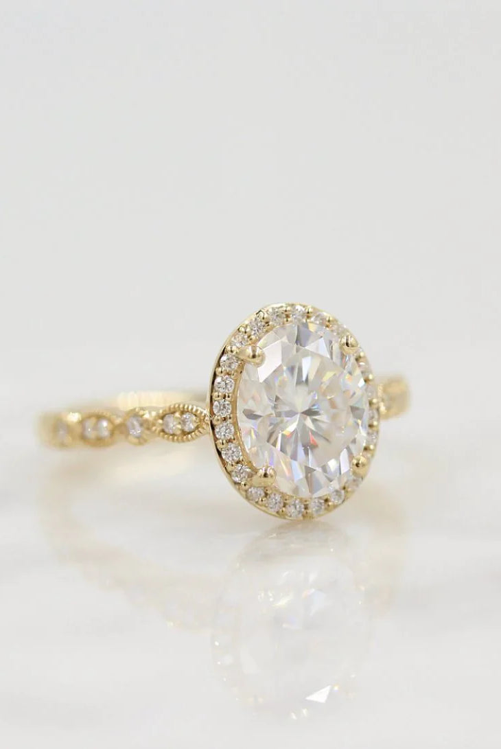 Moissanite wedding jewelry for luxury wedding