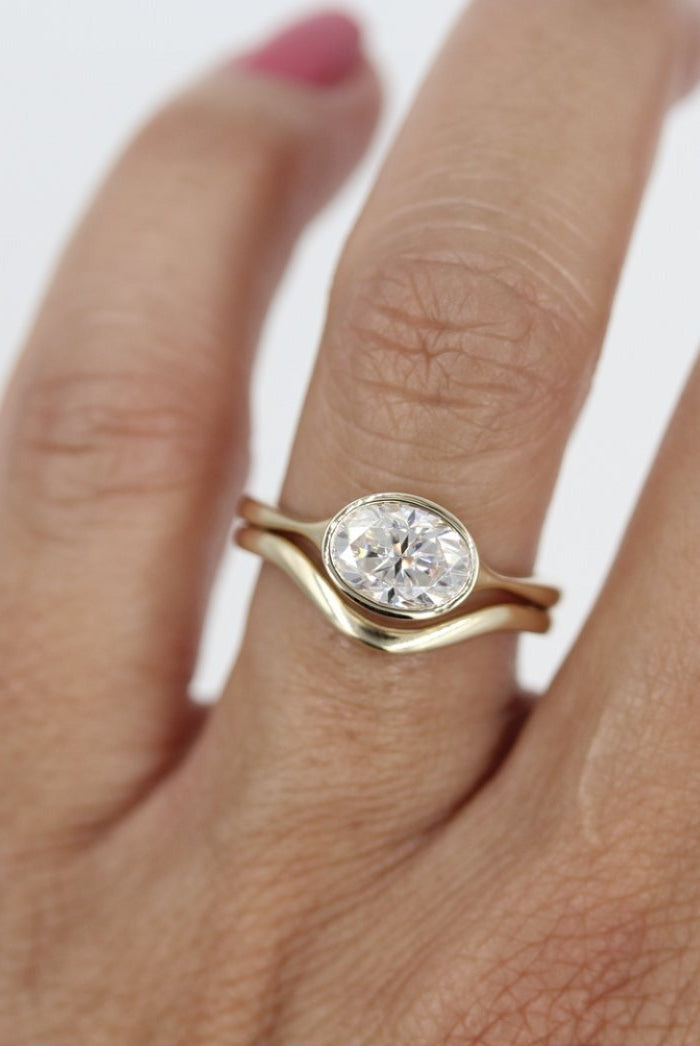 Vintage-inspired halo moissanite engagement rings under $1000