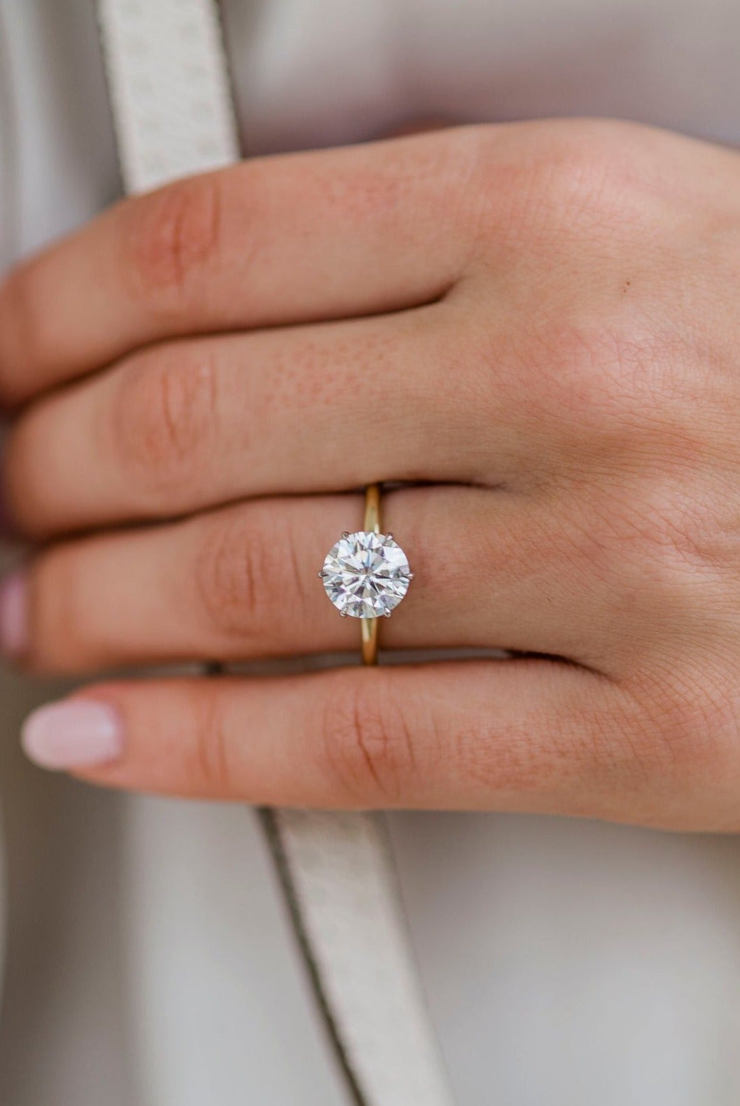 3.0CT Round Cut 6 Prongs Moissanite Solitaire Engagement Ring
