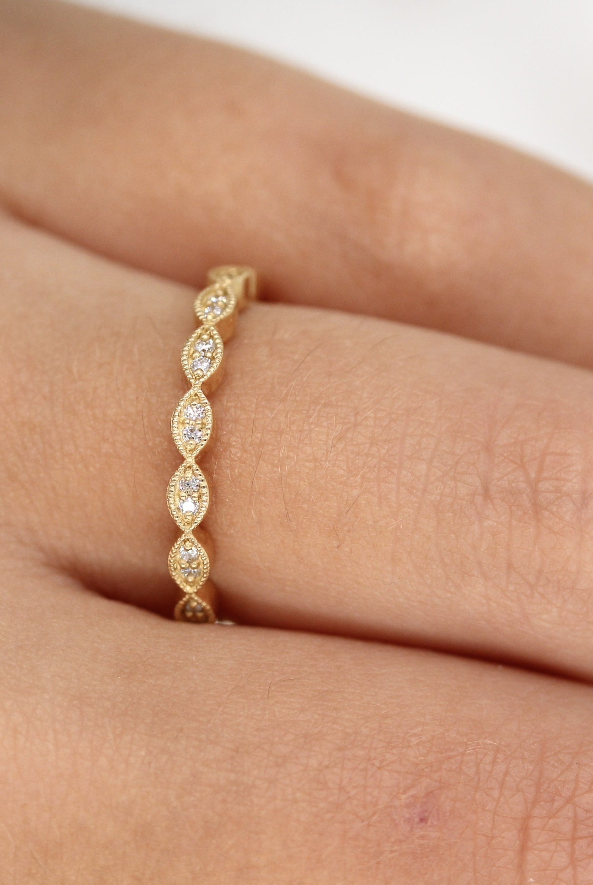 round-cut-milgrain-style-moissanite-wedding-band