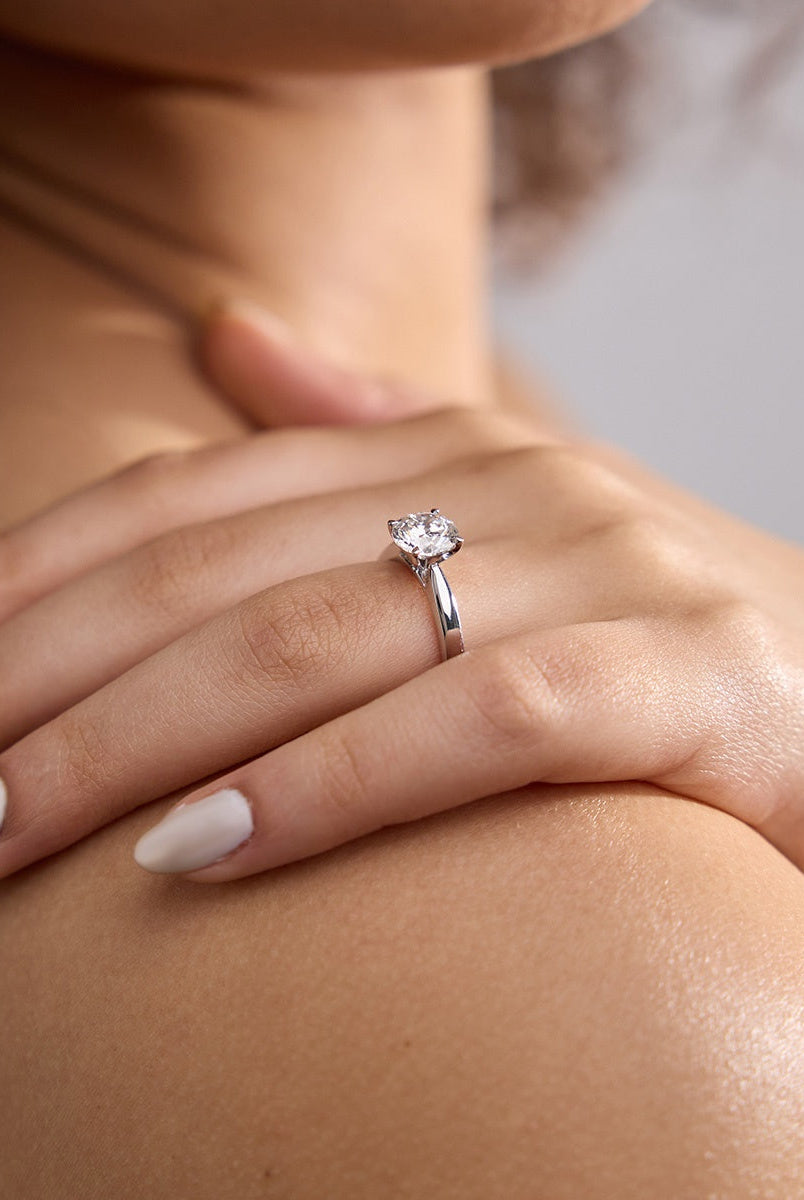 Round Cut Diamond Solitaire Moissanite Engagement Ring For Her