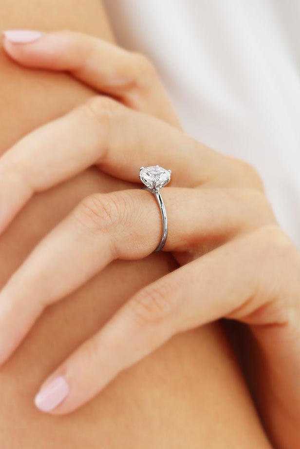 round-shaped-moissanite-solitaire-style-engagement-ring-2