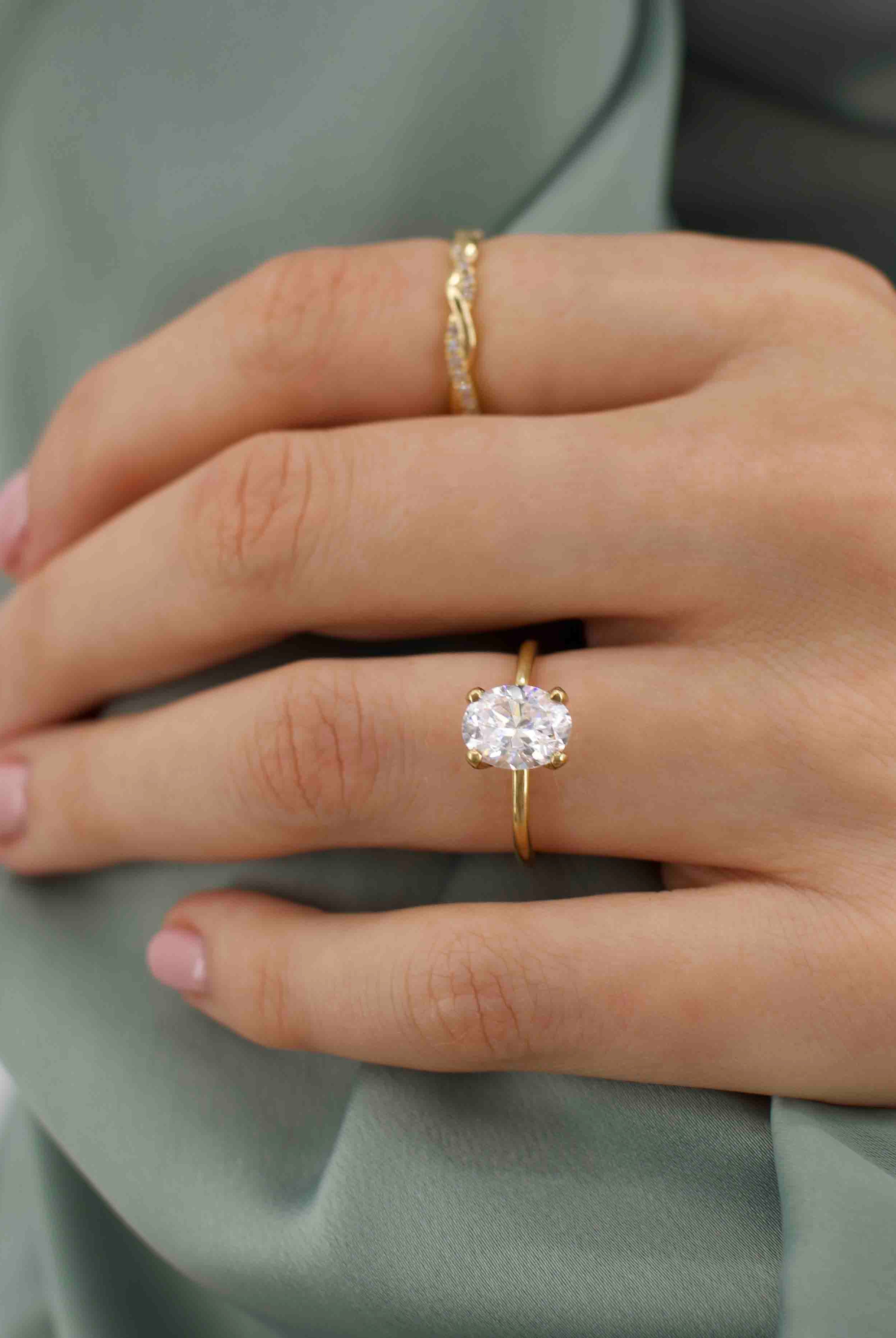 oval-shaped-moissanite-solitaire-engagement-ring-2
