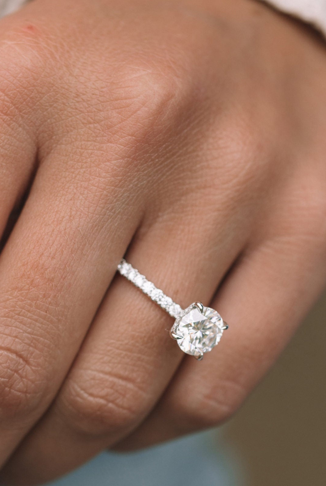 Round Cut Moissanite Engagement Ring
