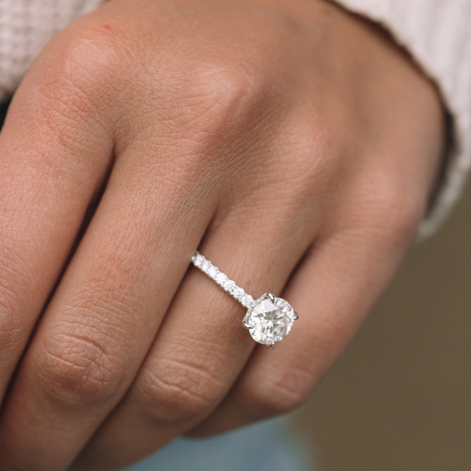 Round Cut Moissanite Engagement Ring
