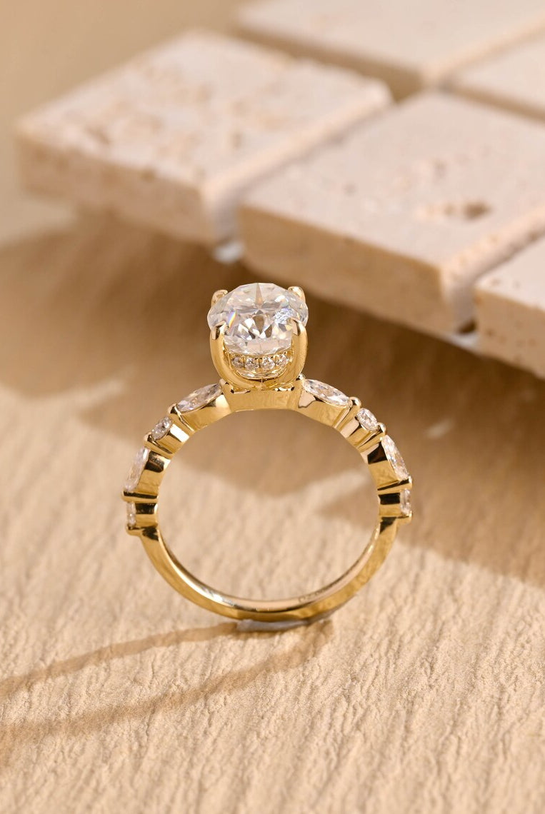 Luxury Oval Engagement Ring
